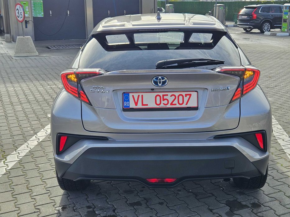 2018 Toyota C-HR hybrid, faruri LED, Keyless, Distronic, carte service