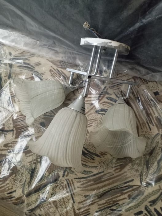 продам люстры, сделали ремонт поменяли.