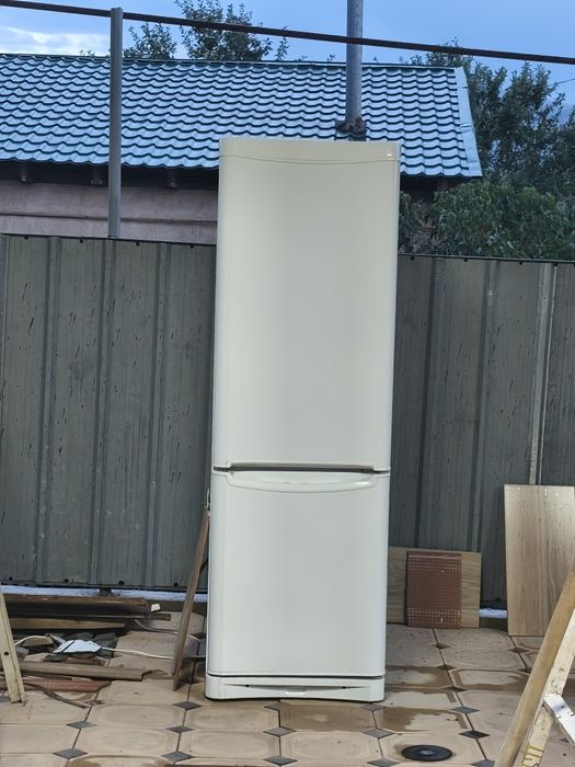 Холодильник Indesit