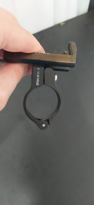 Черна поставка за GSM за велосипедно кормило