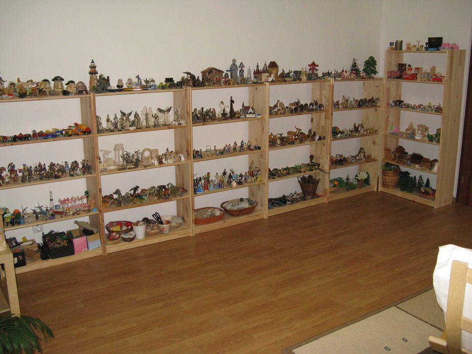 Vand colectie de miniaturi