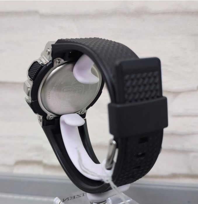 Продам Casio G-Shock GM-110-1A оригинал