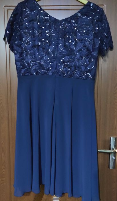 Vand rochie cu paiete de ocazie