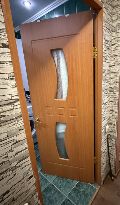 Дверь с остеклением