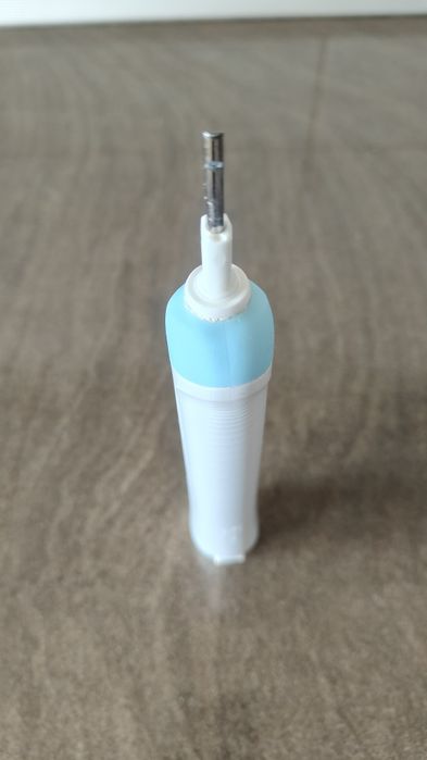 Periuța electrică Braun Oral B model 3756