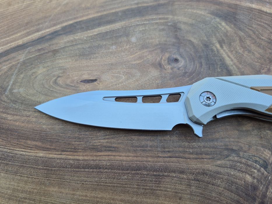 Сгъваем джобен нож ,стомана D2 с двуцветна дръжка,D120