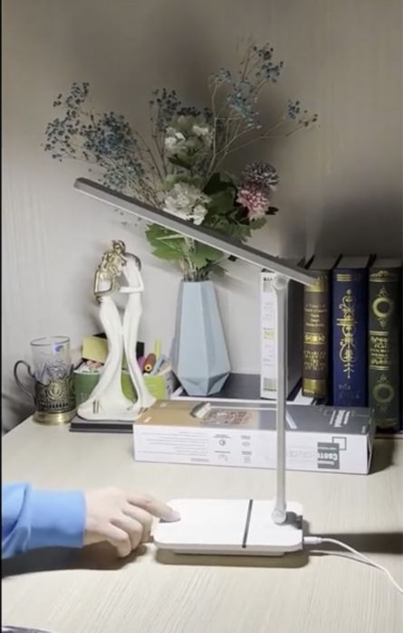 Настольная лампа новая