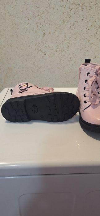 Чисто НОВИ Ботушки