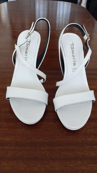 От естествена кожа летни обувки на ток