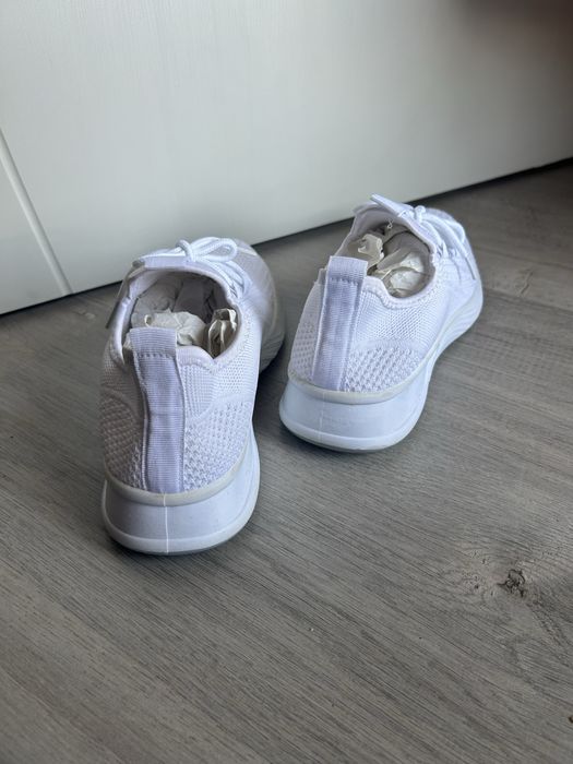 НОВИ!!! ДАМСКИ Обувки маратонки, номер 42