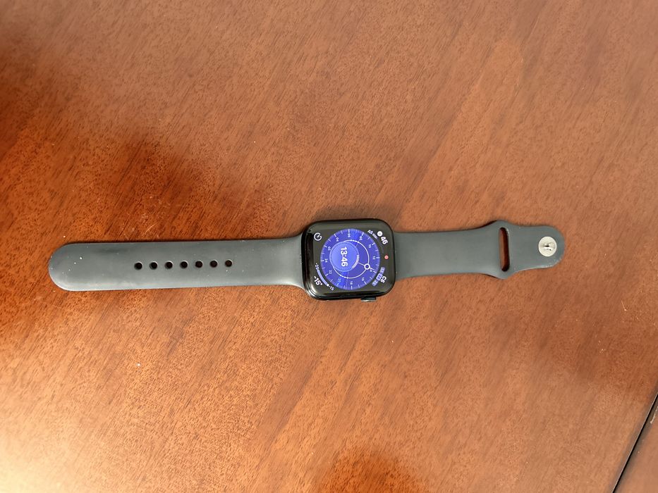 Продам часы Apple Watch Series 8