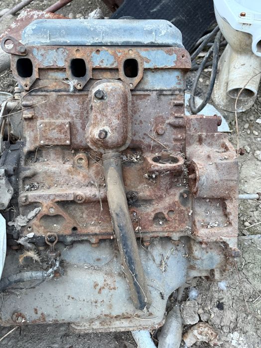 Motor tractor in 3 pistoane Diesel LE445