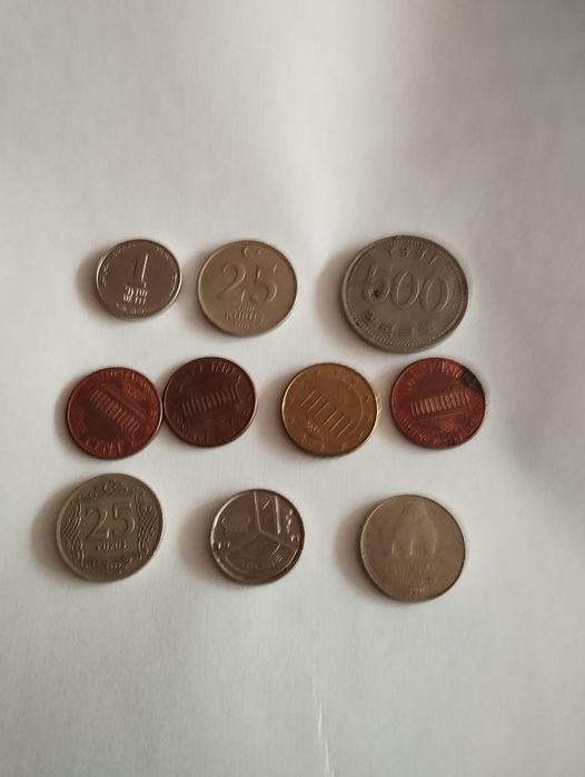 Продам монеты и бумажные купюры.