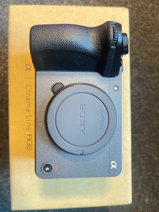 Vând Sony FX30 - stare impecabilă