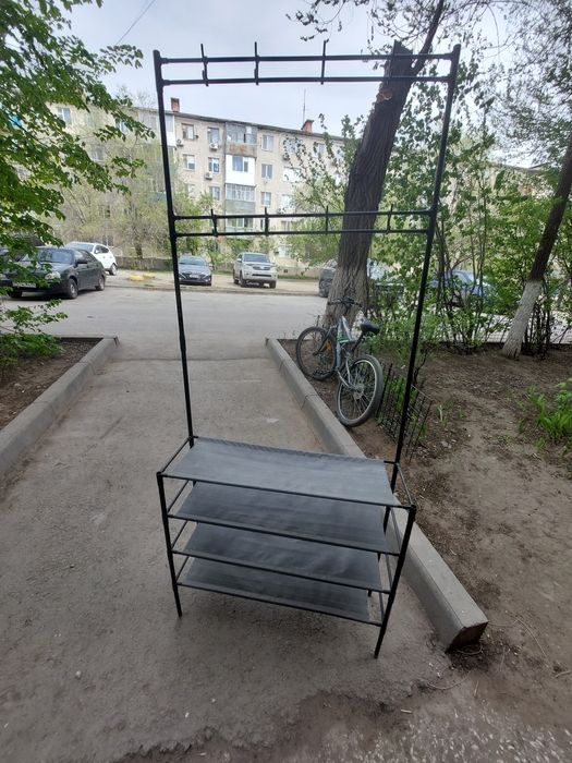 Продам вешалки и обувницы