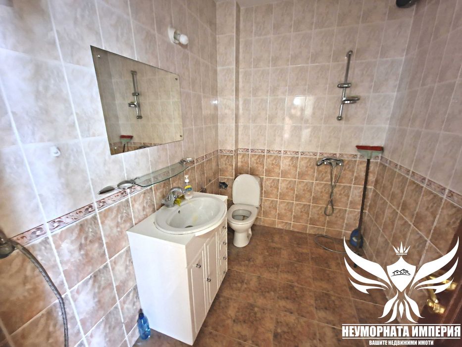 Под наем офис и два апартамента 300РЗП с двор в Асеновград