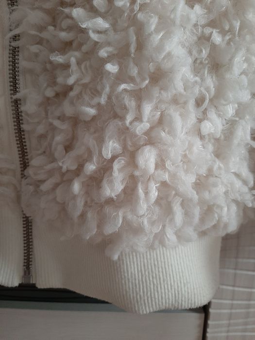 Шубка белая красивая