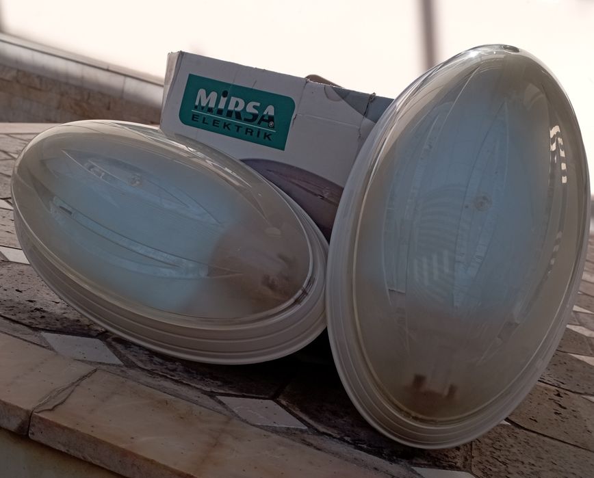 Продаётся потолочный светильник