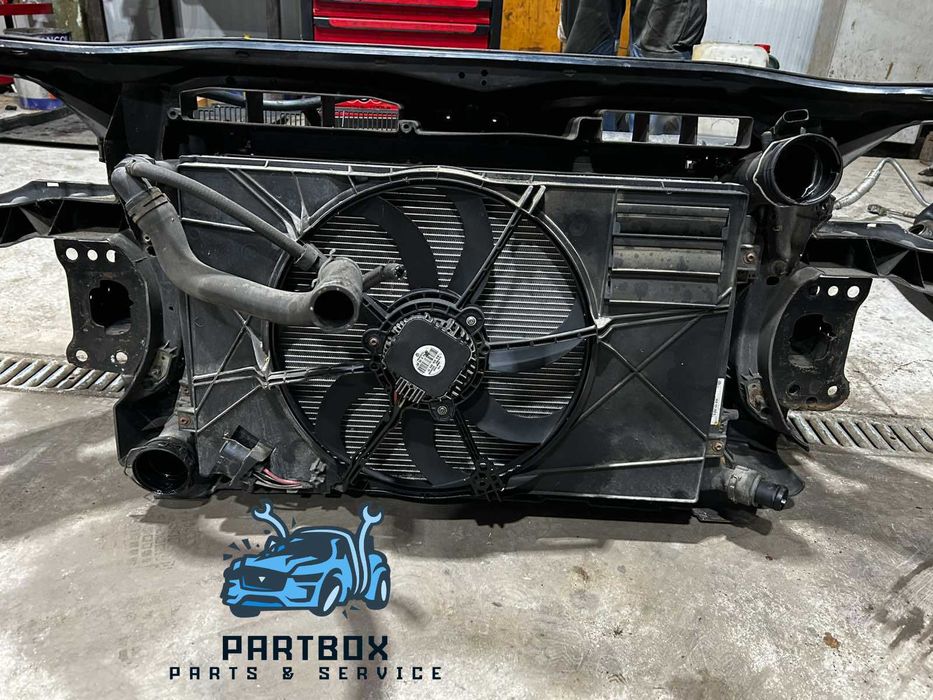 Челен панел VW Passat 2010