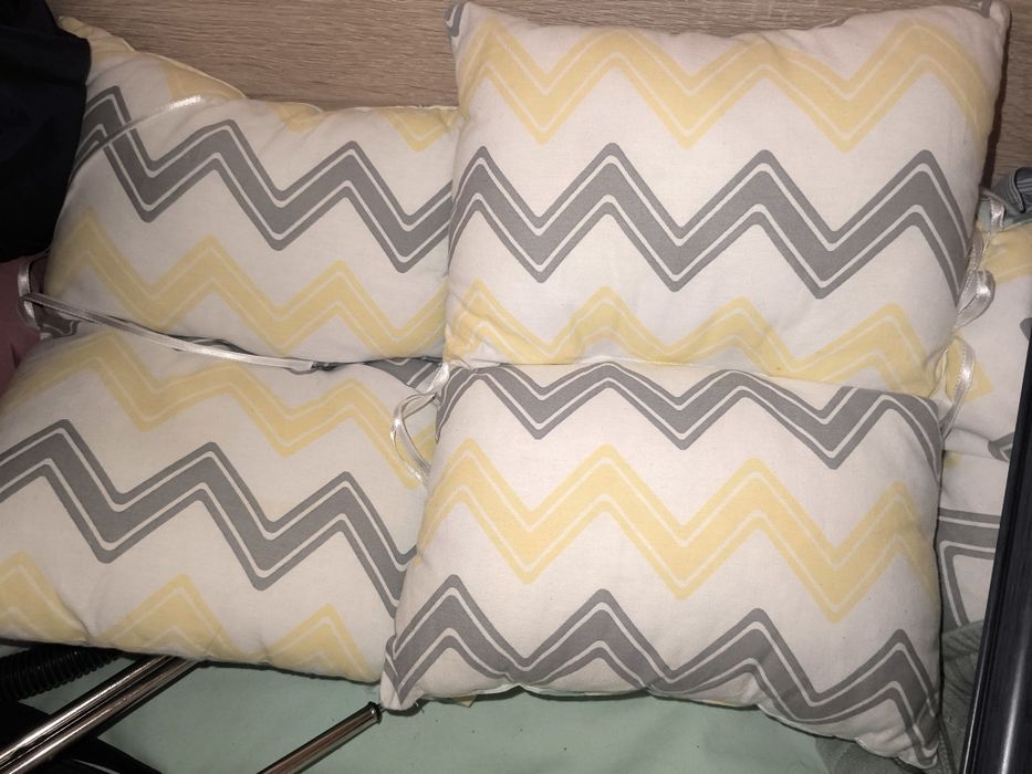 Двулицев и обиколници за бебешко легълце