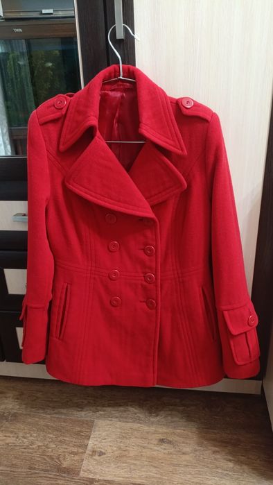 Полупальто красное