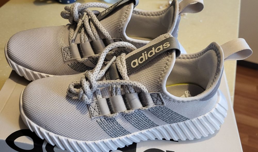 Кроссовки Адидас