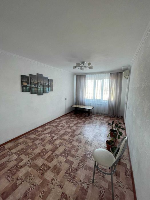 Продаётся 3 - комнатная квартира в 11 микрорайоне