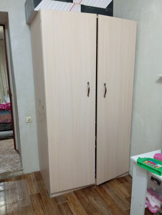 Продам шкаф плательный