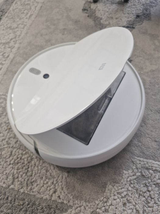 Продам робот-пылесос MI-robot