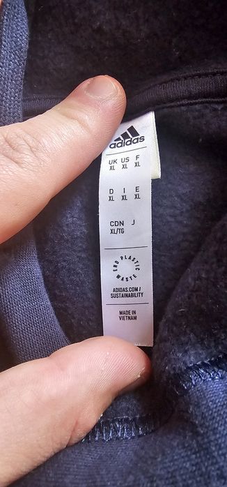 Оригинален Adidas суичър - почти нов купуван за 300лв