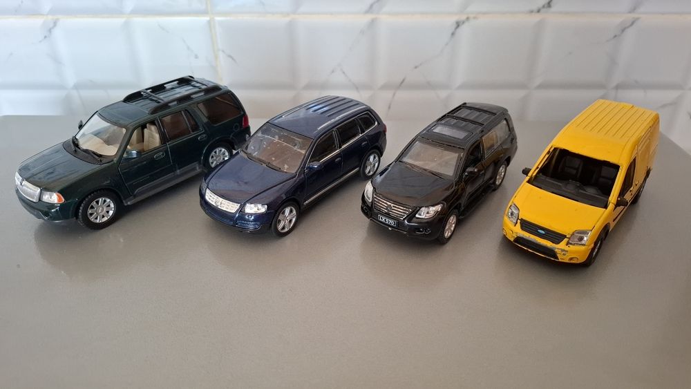 Коллекционная модель машины Мерседес S500