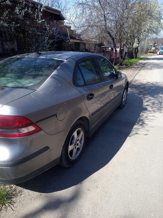 Auto Saab 9-3 an 2003 gri