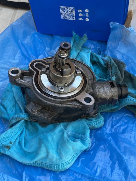 Pompa vacuum volvo xc60 an 2015