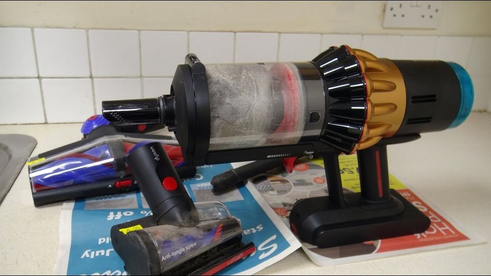 Dyson V16 Piston Animal Submarine — один пылесос на всё