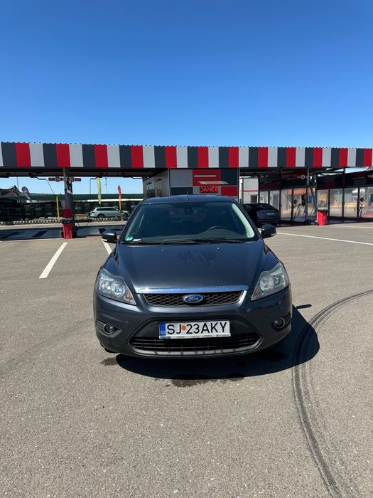 Ford Focus--(gri)
