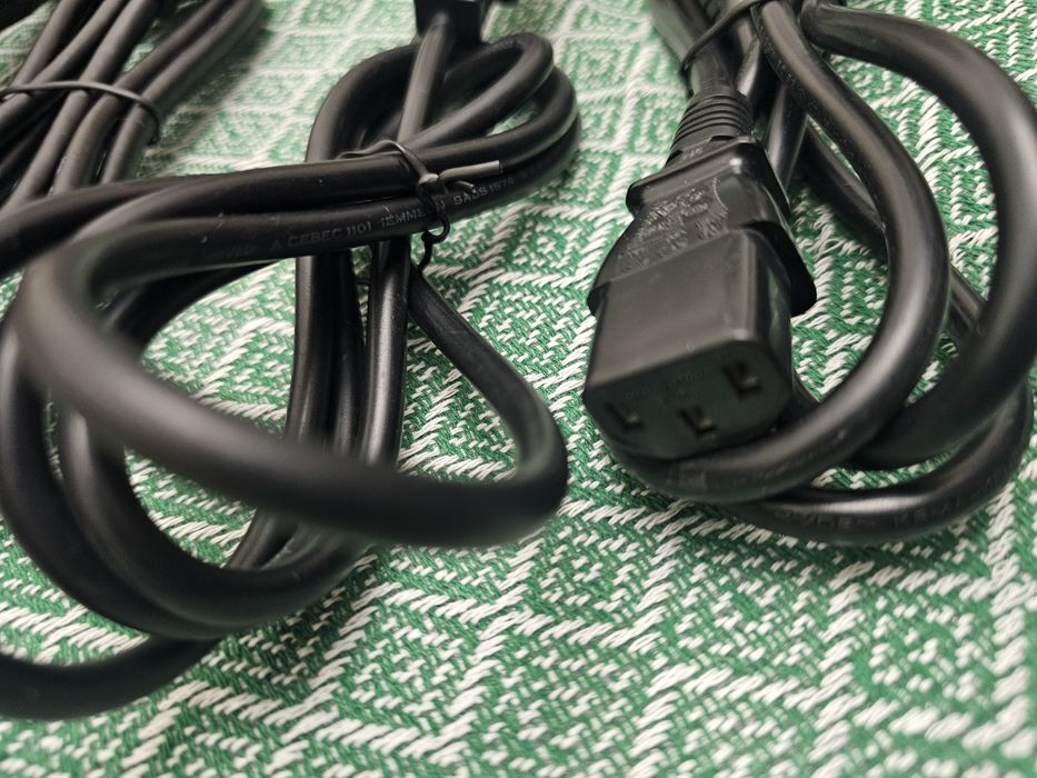 HDMI кабель и кабель питания