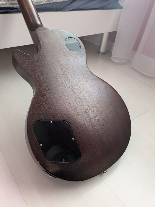 Gibson Les Paul Studio Faded с куфар