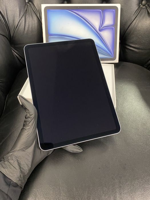 iPad Air 11-Inch / WI-FI / 128 GB / Blue/ Ca nou
