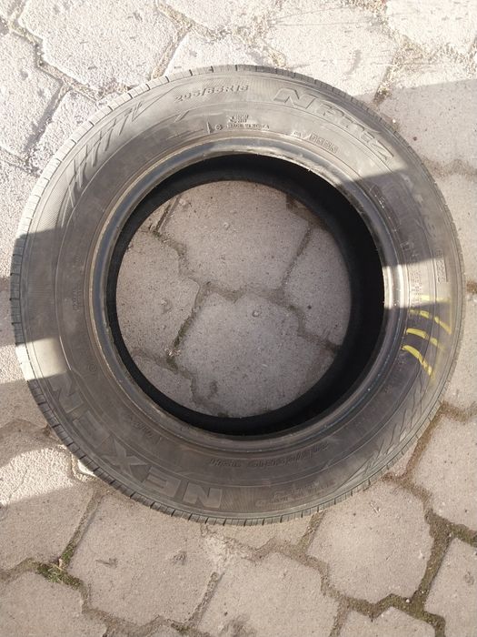 2 шины Nexen Корея 205 65 R16.
