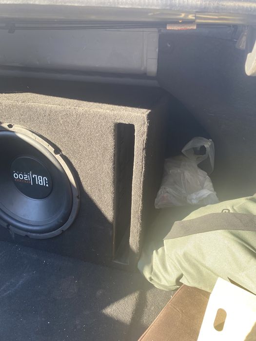 Продаю Сабуфер JBL 1200 Вт с усилителем