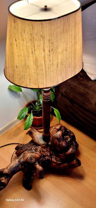 Стояща лампа от корен на слива