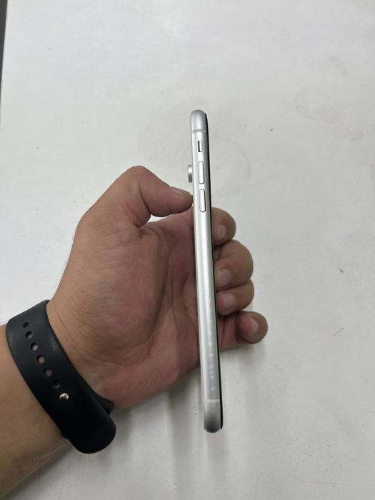 Iphone XR (128GB) в идеальном состояний