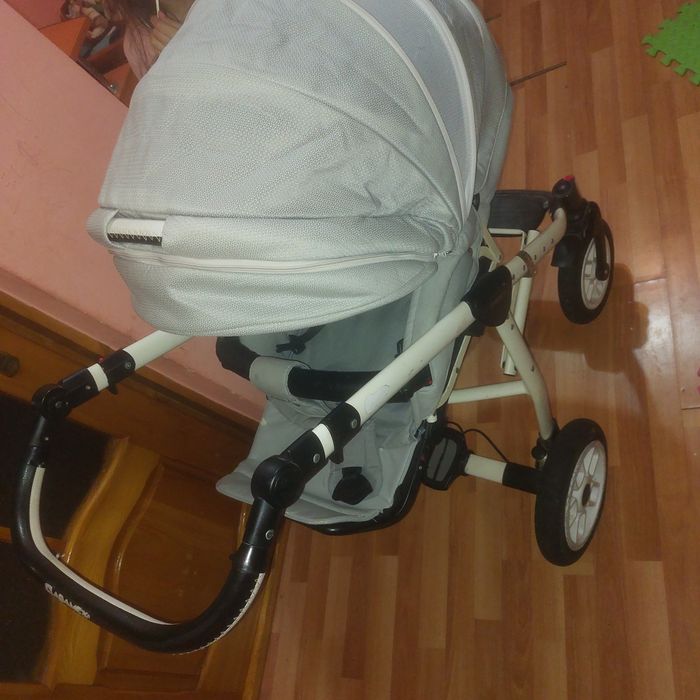 Vând carut și landou Pajero Adamex