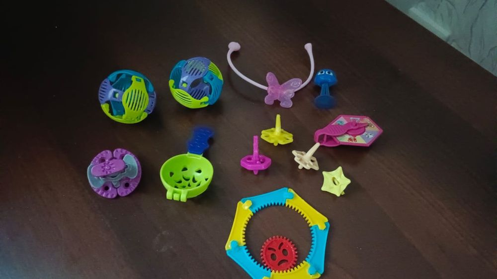 Продам Киндер игрушки