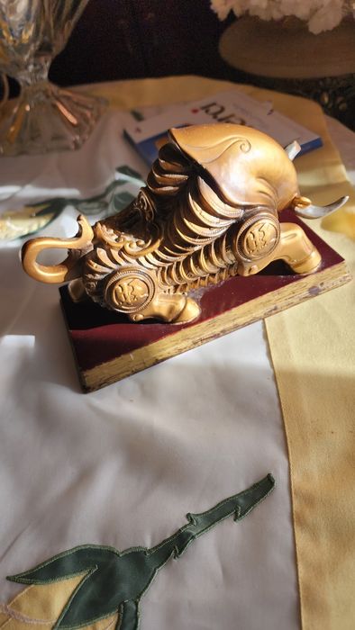 Денежный Бык из дерева