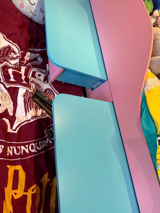 Двуетажно легло + подарък два матрака