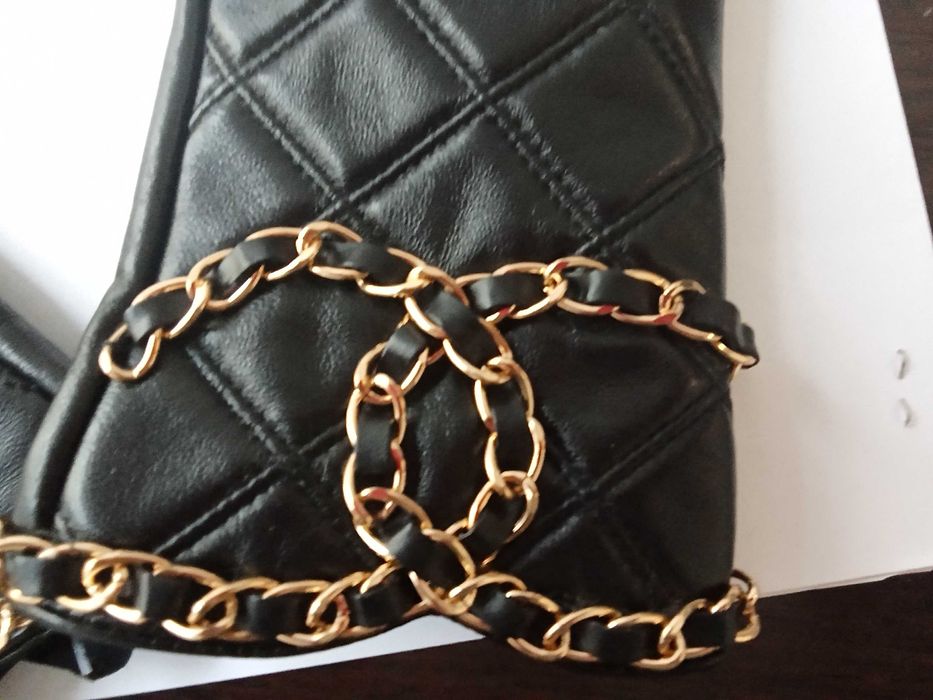 Кожени ръкавици Shanel,M - 90 евро.