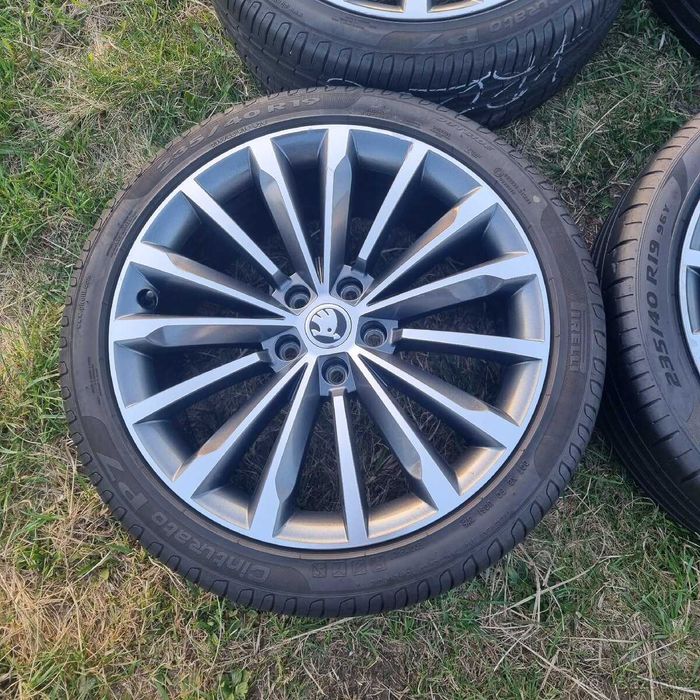 Алуминиеви джанти Trinity 19 с летни гуми