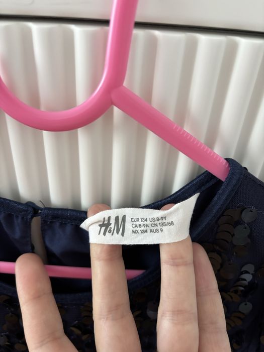 Rochita eleganta cu paiete 134 (9 ani) H&M