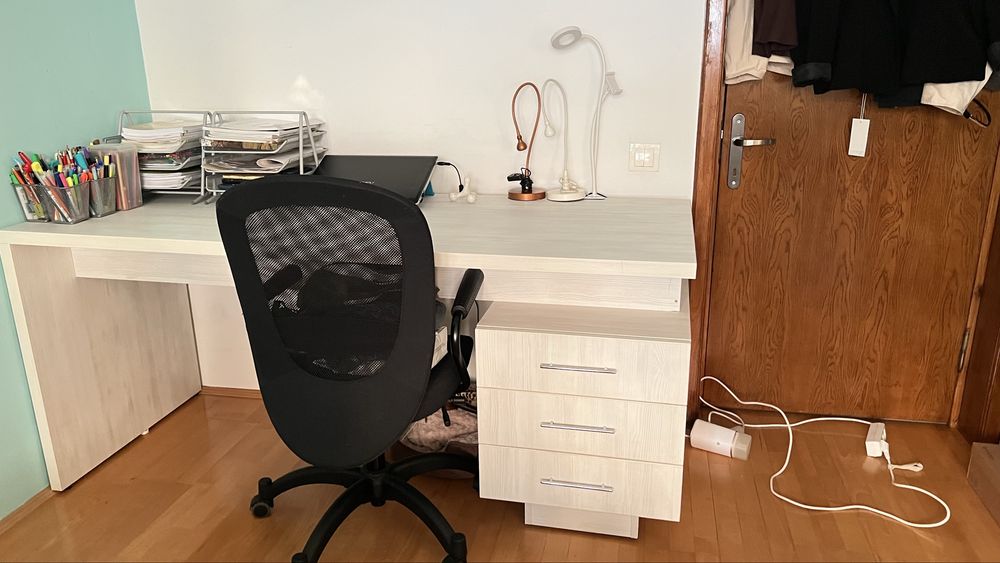 Set Birou mare 180 cm + scaun ergonomic – stare foarte bună